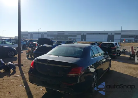 2019 Mercedes-Benz E 300 z USA, uszkodzony, nr VIN WDDZF4JB4KA616557